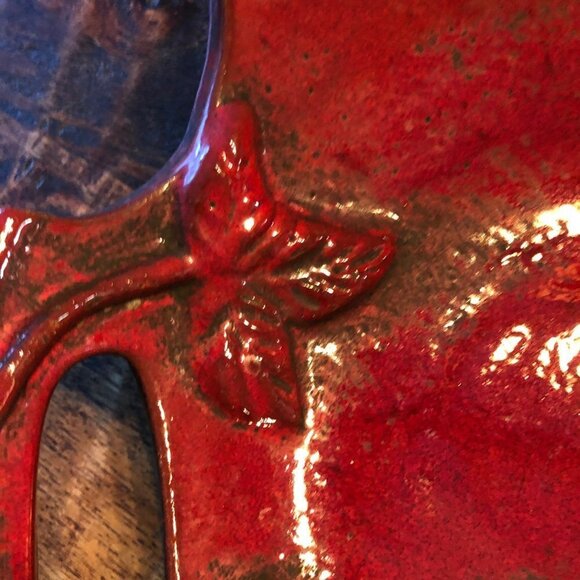 Red Pottery Leaf Motif Bowl With Handles - Picture 4 of 9